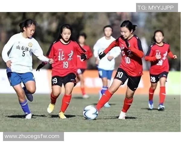 南京足球队在邀请赛中的状态表现分析与未来展望